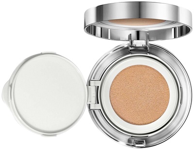 Chantecaille Future Skin Cushion Foundation عارية