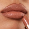 CHARLOTTE TILBURY MATTE REVOLUTION CAMINHADA DE GATO